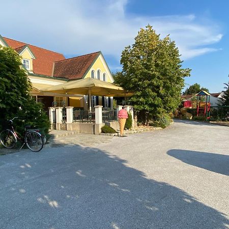 Готель Landcafe Auszeit Albersdorf Екстер'єр фото
