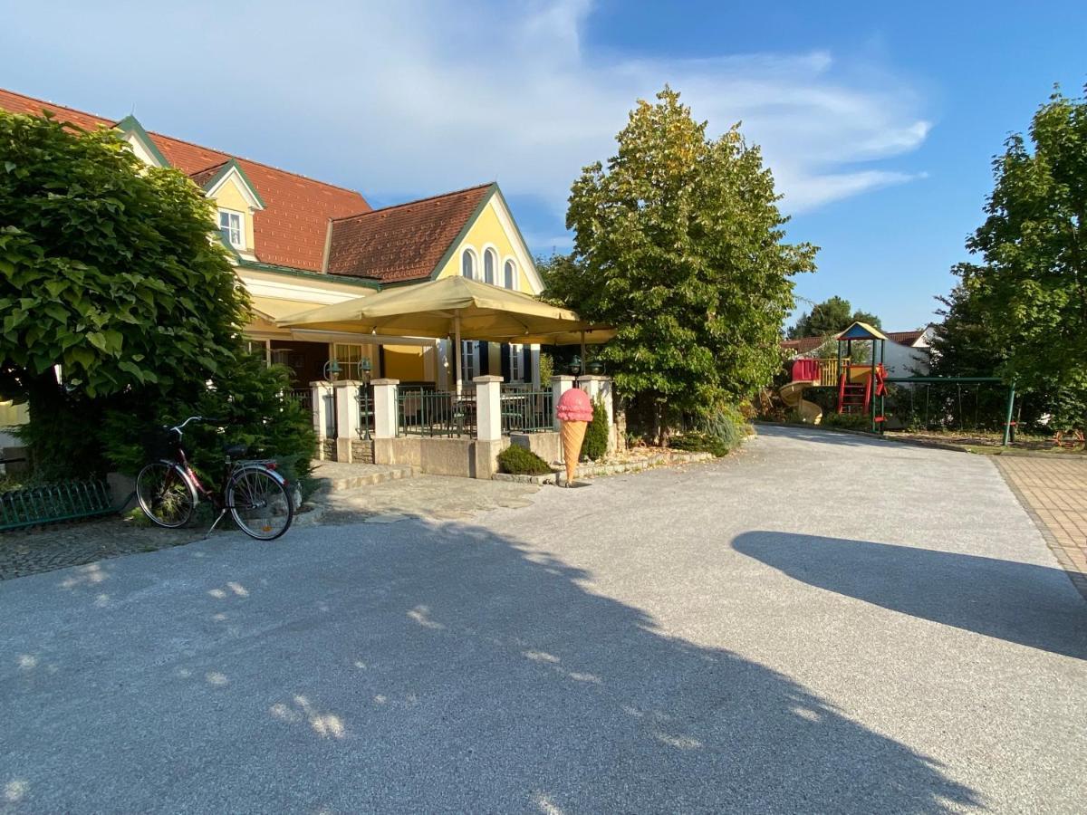 Готель Landcafe Auszeit Albersdorf Екстер'єр фото