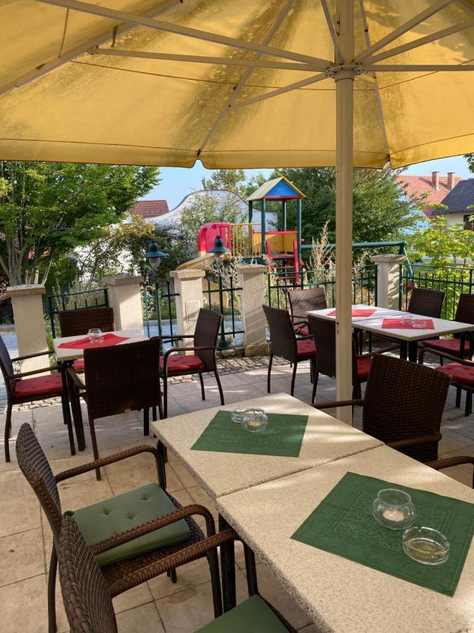Готель Landcafe Auszeit Albersdorf Екстер'єр фото